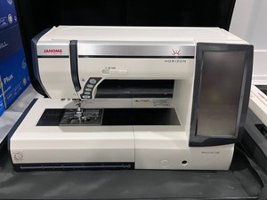 Máquina de Coser Electrónica de Bordado Horizon Memory Craft 12000 Auténtica - Product Image 1