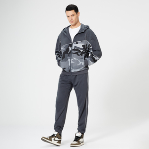 Veste de survêtement en nylon noire à capuche pour homme, logo personnalisé, fermeture éclair intégrale, coupe-vent léger pour la randonnée, tenue unisexe - Product Image 6
