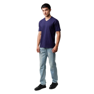 Prix de gros T-shirts pour hommes à col en V avec logo sur le devant, séchage rapide, respirants, en polyester et coton, coupe classique, durables, toutes tailles - Product Image 2