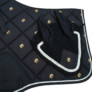 Ensemble de tapis de selle Crossedge Equestrian : Tapis de selle matelassé losanges motif léopard avec voile anti-mouches respirant en crochet et détails de finition à cordon. - Product Image 4