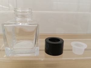 Vente en gros de flacons diffuseurs en verre transparent carrés vides de 50 ml, faciles à ouvrir, emballés dans un carton, flacon en verre - Product Image 5