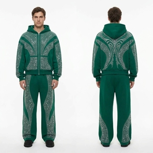 Ensemble de survêtement en molleton pour homme orné de cristaux vert émeraude personnalisés, sweat à capuche géométrique orné et pantalon assorti - Product Image 1