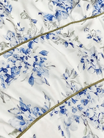 Robe Courte Fleurie Bleue Grande Taille pour Femme, Col Boutonné, Ceinturée, Volants Superposés, Style Vacances, Vente en Gros Personnalisée