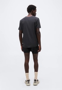 Men's Black Solid Double <b>Layer</b> Canvas Running Shorts <b>Mid</b> Waist Drawstring Closure Elastic Quick Dry Breathable Sports Training - Product Image 2