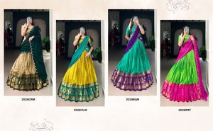 VISHNU K DESIGNS - Conjunto Tradicional LAHENGA CHOLI DUPATTA con Tejido ZARI, Cuello en V, Lavado a Seco, Corte Regular, Largo hasta el Suelo, Secado Rápido - Product Image 6