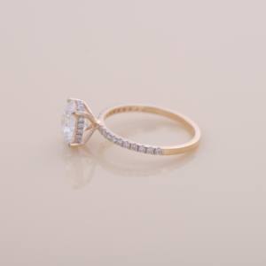 Anillo de Compromiso y Boda con Diamante Cultivado en Laboratorio, Corte Brillante Redondo, Certificado por IGI, en Plata de Ley 925 con Banda Pavé - Product Image 3