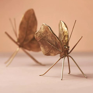 Centro de mesa de metal de lujo para mesa de comedor con un aspecto artístico contemporáneo. - Product Image 1