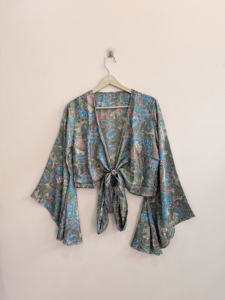 Blusa de seda al por mayor para mujer, top retro de playa con lazo frontal, top cruzado de seda - Product Image 5