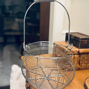 ตะกร้าเก็บไข่โลหะแบบมีหูจับ สไตล์เรียบง่ายสำหรับจัดระเบียบไข่ในครัว - Product Image 1