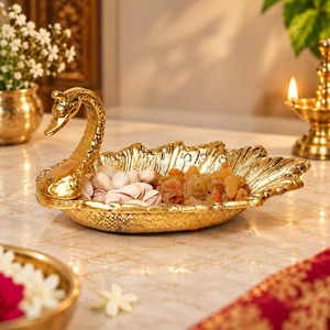Plateau à dessert en aluminium poli de forme irrégulière Kraft World, finition dorée, pour fruits secs, décoration de table, utilisation en fête - Product Image 1