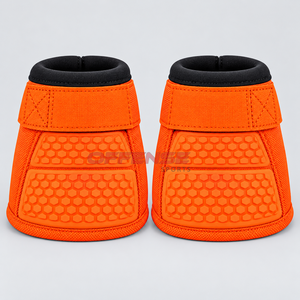 Protège-ongles durables pour chevaux, fabriqués avec un matériau protecteur flexible et des sangles sécurisées pour protéger les sabots pendant la pratique équestre. - Product Image 2