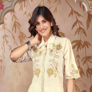 Conjunto Kurti VASTRA COTTAGE de Algodón Khadi Pesado Tejido a Mano con Bordado en la Parte Superior y Parte Inferior Bordada, Ropa Étnica para Mujer - Product Image 5