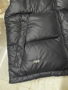 Unisex Quilted Puffer Jacket Waterproof Windproof Hooded Insulated Winter Outerwear OEM Service for Wholesale Clothing Buyers - Product Image 3
