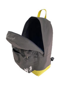 Mochila escolar moderna gris y amarilla para adolescentes, tela duradera de alta densidad, compartimento interno acolchado para estudiantes. - Product Image 4