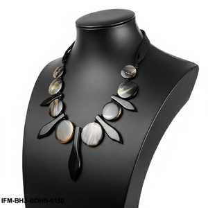 Collier artisanal en corne de buffle Matinee : pointes noires polies en forme de pétale et disques marron antilope sur ruban gros-grain noué - Product Image 3