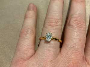 Anillo Solitario de Moissanita con Corte Ovalado de Moda para Unisex, Plata 925 Original con Baño de Oro, Joyería Fina para Cumpleaños y Deseos para Ella - Product Image 2