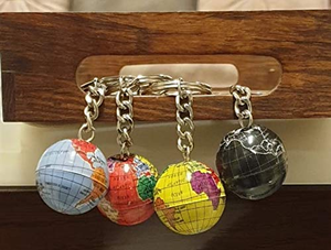 Porte-clés globe terrestre vintage en laiton, souvenir de voyage antique - Product Image 3