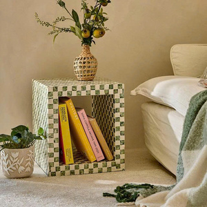 Table d'appoint Capiz du Vietnam avec un design en damier et une forme géométrique épurée avec un détail découpé - Product Image 1