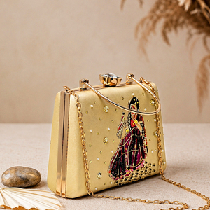 Pochette de soirée élégante brodée or Royal Rajasthani Muse pour femme, idéale pour les occasions festives - Product Image 4