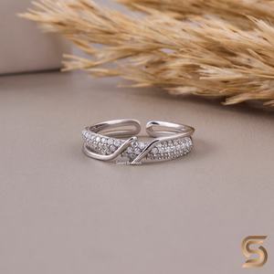 แหวนมอยซาไนต์ทองคำแท้ 14K แบบเปิดด้านข้าง ดีไซน์มินิมอลแบบไขว้ซ้อนกันได้ เครื่องประดับสำหรับผู้หญิง - Product Image 2