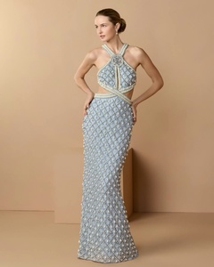 Vestido de Noche Largo con Cuello Halter Azul Claro, Diseño Floral con Perlas y Cuentas, Satinado Antiarrugas, Corte en A - Product Image 4