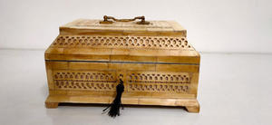 Boîte à bijoux en bois sculptée à la main par un fournisseur indien, finition polie, thème bouddhiste, taille personnalisée, cadeaux de Thanksgiving pour table - Product Image 4