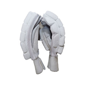 Gants de frappe de cricket fabriqués au Pakistan, en cuir, écologiques, durables, avec protection douce et amortissante, haute qualité, meilleure vente en ligne - Product Image 3