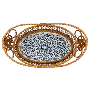 Assiette ovale en céramique faite à la main avec des poignées tissées en rotin à motif floral noir Plateau de service décoratif pour la cuisine à la maison et la fête - Product Image 2
