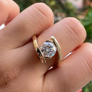 <b>Iced</b> Jewelz Moissanite Top Selling 1.25 Carat Round Cut Engagement <b>Ring</b> in 14k Rose Gold Prong Setting Fine Jewelry Wholesale - Product Image 6