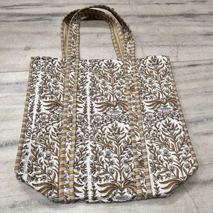 Sac fourre-tout en coton fait main pour femme, style bohème, en tissu de coton, accessoire quotidien pour la plage, le shopping et les voyages - Product Image 1