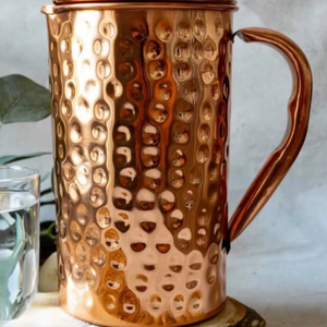 Ensemble de carafes en cuivre pour la présentation de l'eau lors de la réception des invités, ensemble métallique avec verres, durable, réutilisable, pour la cuisine, la salle à manger, les boissons - Product Image 1