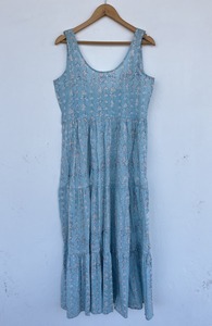 Robe longue d'été décontractée pour femme, bleu clair, sans manches, imprimé floral, col rond, à volants, coupe trapèze - Product Image 4
