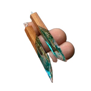 COLORÉ EN BOIS STRIKING WARMTH DANGLES Feuille D'or Noir Blanc Résine Coeur Forme Boucles D'oreilles Carré Rond Géométrique En Bois Résine - Product Image 1