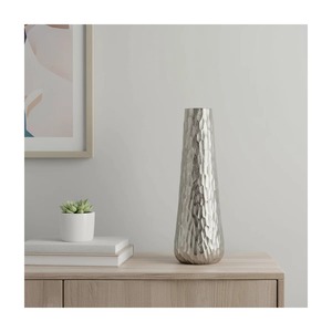 Vase de table moderne en métal architectural, fait main, finition argentée, 39 cm de hauteur, texture géométrique, décoration - Product Image 6