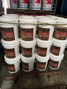 Abrillantadores Premium de cera para suelos de alto brillo de 5 galones para un acabado brillante - Product Image 6