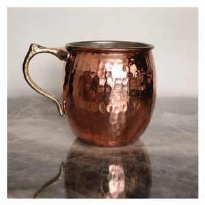 Mug Moscow Mule en Cuivre Pur, Texture Martelée et Poignée en Laiton, Tasse Artisanale en Forme de Baril pour Cocktails et Bière – Vente en Gros - Product Image 6