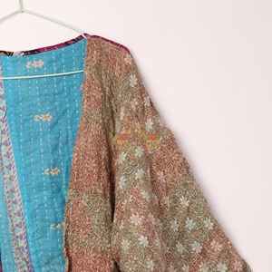 แจ็กเก็ต Kantha ผ้าฝ้ายโบราณของผู้หญิงเสื้อกิโมโนชายหาดผ้าฝ้ายสีสันสดใสแจ็คเก็ตมีกระเป๋า - Product Image 4