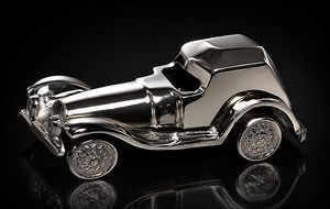 Figurine métallique de roadster classique avec finition chromée et nickel lisse |   Pièce maîtresse de collection de voitures anciennes pour la décoration de la maison ou du bureau - Product Image 2
