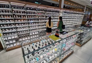 ตู้โชว์โลหะด้านเดียว ดีไซน์ทันสมัย รุ่น ADONG |   ตู้โชว์สินค้าซูเปอร์มาร์เก็ตและร้านค้าปลีก |   ผู้ผลิต OEM เวียดนาม A16 - Product Image 4