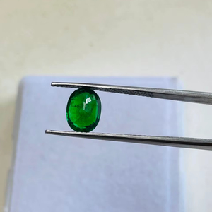 พลอยทซาโวรีตทรงรีธรรมชาติ น้ำหนัก 2.50 กะรัต คุณภาพระดับ AAA พร้อมความเงางามระดับ AAA และสีเขียวสดใส ตัดและขัดเงาอย่างสมบูรณ์แบบ - Product Image 6