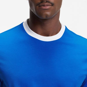 T-shirt pour homme en tissu léger et doux, tenue décontractée pour l'extérieur, col rond, avec possibilité de personnalisation du logo. - Product Image 2