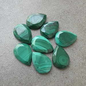 Pierre précieuse de malachite facettée en forme de poire, à dos plat et calibrée |   Cabochon vert naturel en vrac pour la fabrication de bijoux - Product Image 2