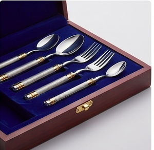 Ensemble de couverts en acier inoxydable doré bicolore, design unique, finition diamantée, bandes PVD dorées, finition miroir, pour mariage et événements - Product Image 4