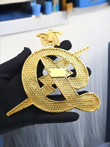 Colgante Personalizado con Letra D y Flecha, con Incrustaciones de Moissanita, Joyería Hip Hop, Pieza de Lujo con Brillo de Diamante - Product Image 3