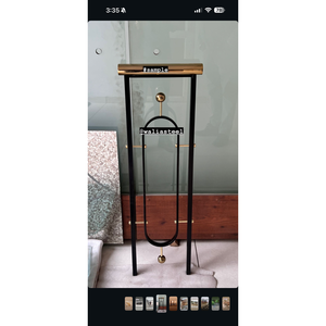 Vente en gros de balustres contemporains en fer noir et or avec design en laiton pour escaliers résidentiels et commerciaux de luxe - Product Image 1