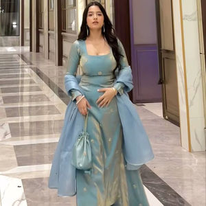 Conjunto premium de top de seda Fandy, pantalón plazo y dupatta con un rico trabajo de lentejuelas para bodas y celebraciones. - Product Image 1