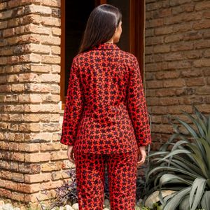 Conjunto de Pijama para Mujer con Estampado de Estrellas Rojas y Negras, Camisa de Manga Larga con Botones y Pantalones a Juego, Ropa de Dormir Suave, Fabricante de Ropa Personalizada OEM - Product Image 5