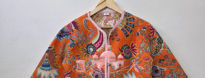 Chaqueta Acolchada Kantha Floral Naranja Tejida a Mano, Estilo Bohemio Vintage con Parches de Algodón Indio Jaipuri para Invierno - Product Image 6