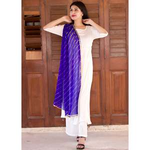 Magnifique ensemble kurta en mousseline de soie blanche avec dupatta bleu à motifs Lehariya, manches trois-quarts, taille XS - Product Image 2