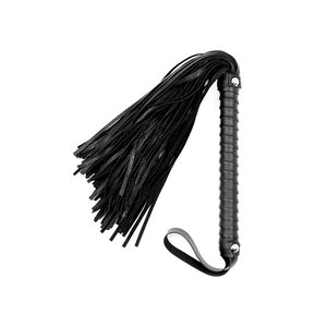 Látigo de cuero con tiras trenzadas blancas y mango de anillo metálico - Product Image 1